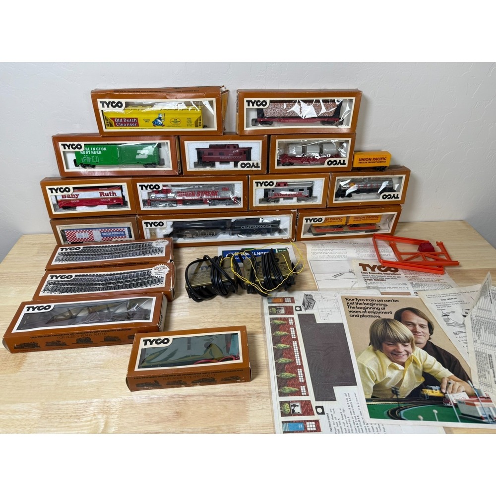 VTG 1975 Tyco Elec HO Scale Train Set Untested w/ Tracks and Instructions